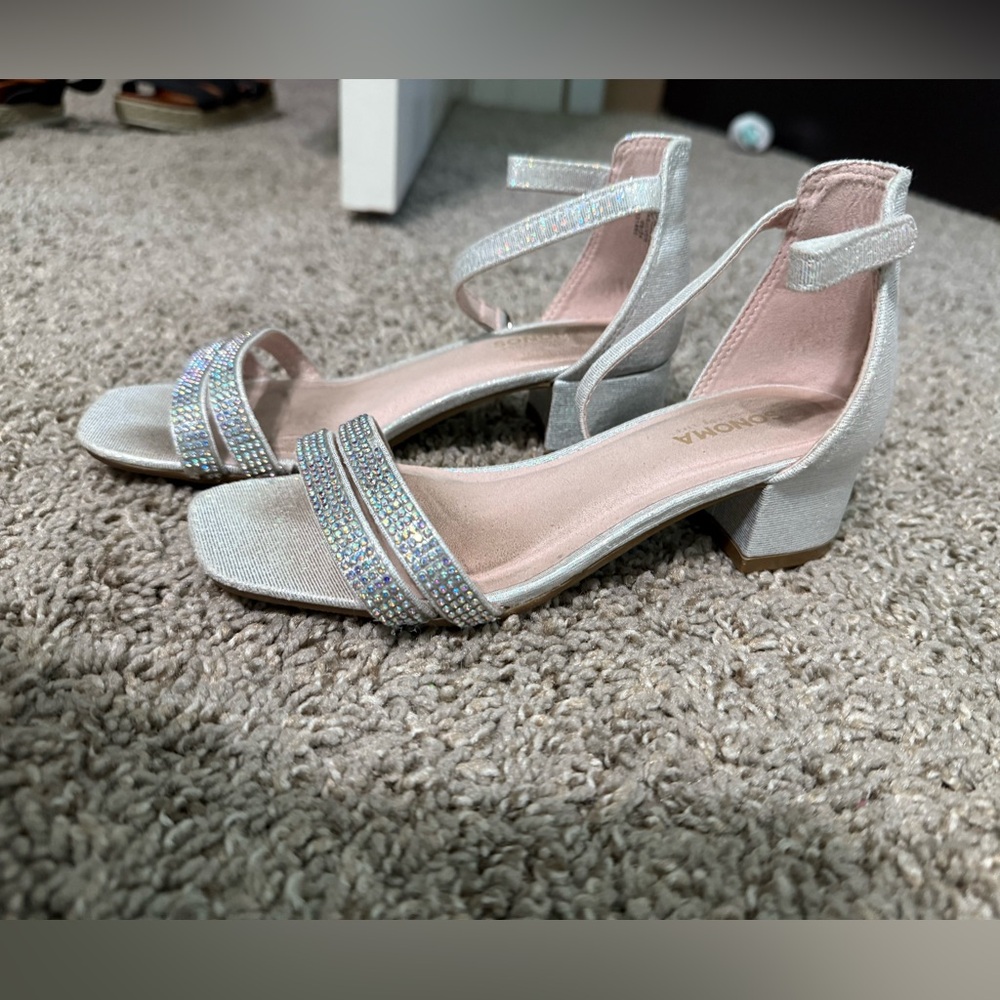 Girls sparkly silver heels